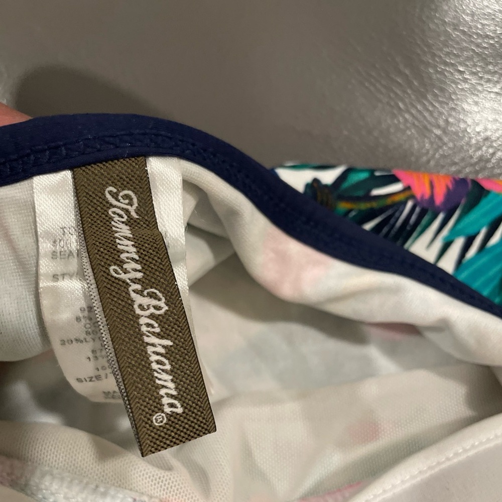 Tropical print Tommy Bahama swim top - Picture 4 of 5